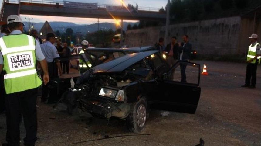 Ara&ccedil;ta Sıkışan S&uuml;r&uuml;c&uuml; G&uuml;&ccedil;l&uuml;kle Kurtarıldı