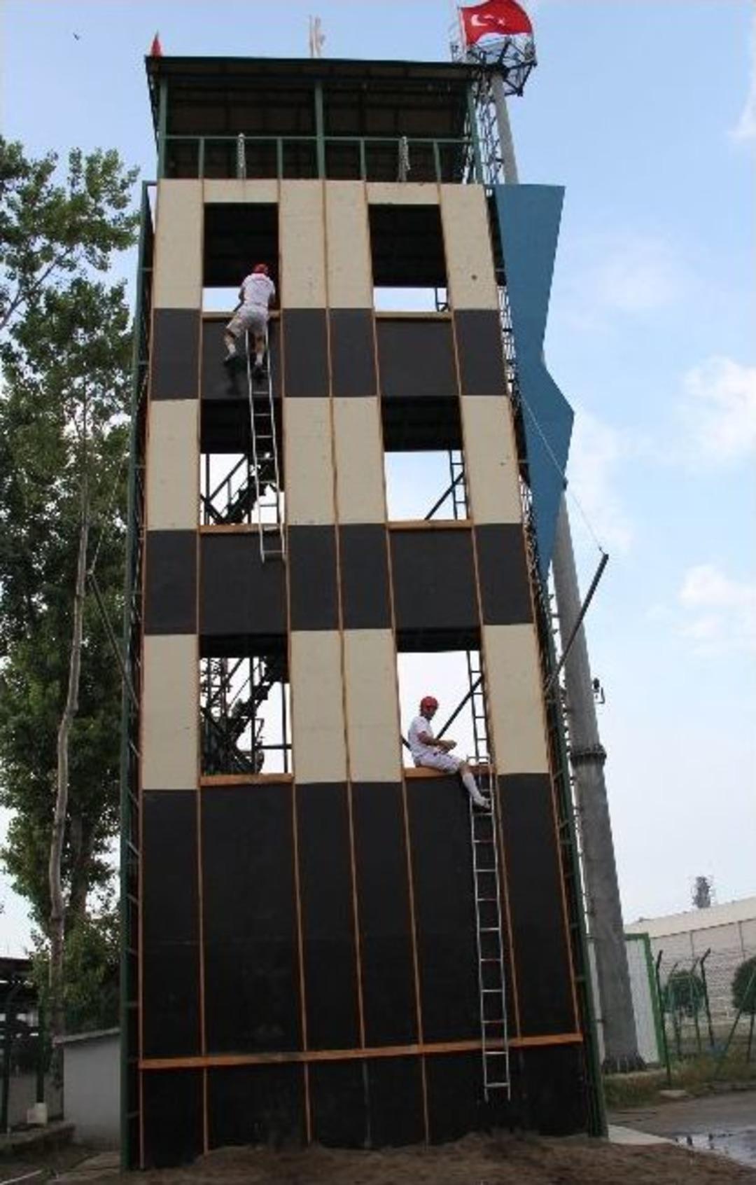 T&uuml;rkiye Rekoru Kıran İtfaiyeci Yeni Şampiyonaya Hazırlanıyor