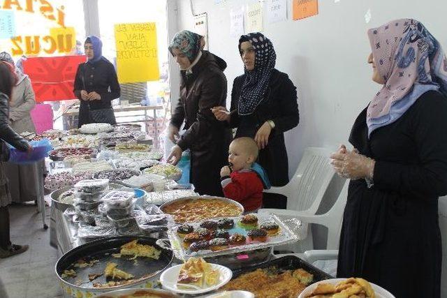 Akdağmadeni’nde Öğrenciler Yararına Kermes Düzenlendi