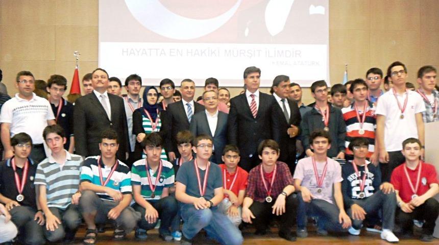 Yamanlar &Ouml;ğrencileri &Uuml;&ccedil; Yarışmadan 25 Madalyayla D&ouml;nd&uuml;