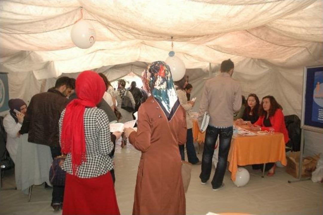 &Uuml;niversite Kamp&uuml;s&uuml;nde Kurulan Sağlık &Ccedil;adırında 1 Saatte 30 Kişi Organ Bağışında Bulundu