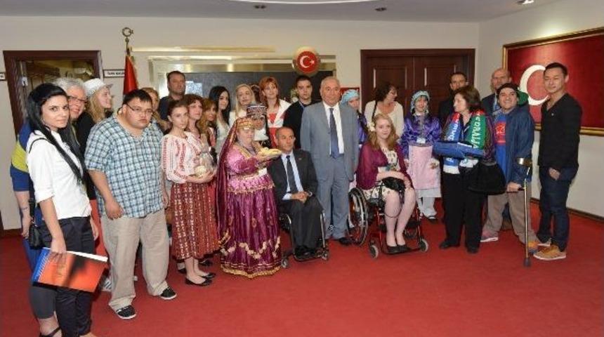 Engellilerden Vali Vekili Gen&ccedil;er'e Ziyaret