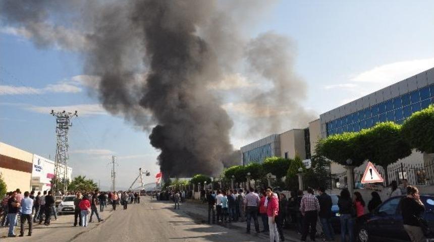 Torbalı'da Mobilya Tesislerinde Yangın &Ccedil;ıktı