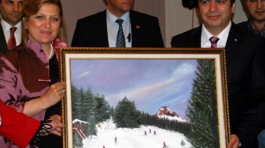 Vali D&uuml;zg&uuml;n İ&ccedil;in Veda Yemeği