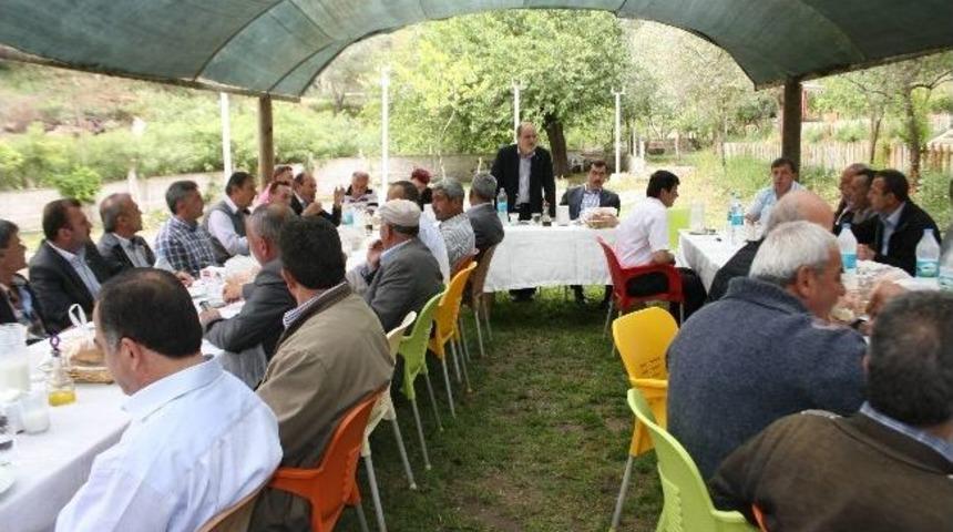 K&ouml;ylere Hizmet G&ouml;t&uuml;rme Birliği Adaylığını A&ccedil;ıklayan Acar, Muhtarlarla Bir Araya Geldi