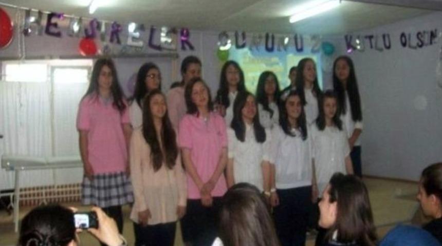 Gediz Şehit H&uuml;seyin G&uuml;rlekli Anadolu Sağlık Meslek Lisesi'nde D&uuml;nya Hemşireler G&uuml;n&uuml; Etkinliği