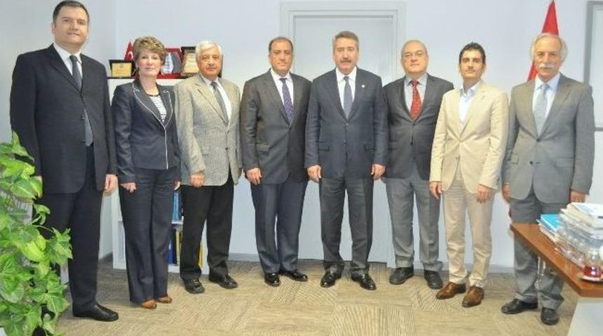 Vali Cahit Kıra&ccedil;&rsquo;tan İz&uuml;'ye Veda Ziyareti