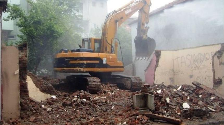 Tehlikeli Yapılar Yıkılıyor