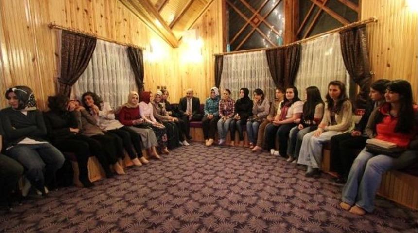 Belediye Başkanı Polat, &Uuml;niversitelilerle Biraraya Geldi