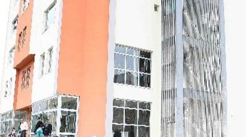 Başkan Karaosmanoğlu İsu'un Gebze'deki Binasını İnceledi