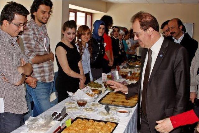 Bayburt Üniversitesi Gıda Mühendisliği Bölümü Öğrencilerinin “ı. Geleneksel Ürünler Günü” Etkinliği Ziyafete Dönüştü
