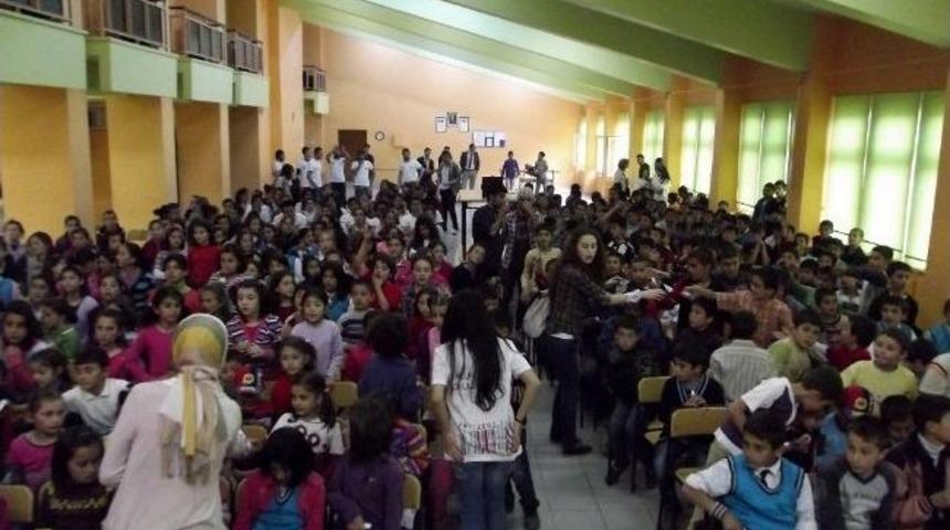 &Uuml;&ccedil; &Uuml;niversitenin &Ouml;ğrenci Kul&uuml;b&uuml; İspir Yibo&rsquo;ya Yardım İ&ccedil;in Bir Araya Geldi