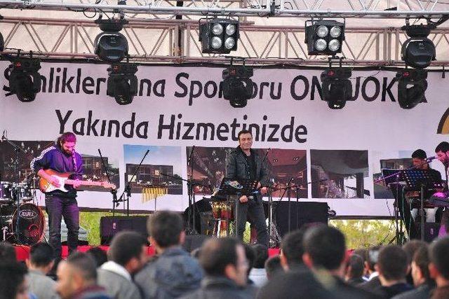 Yyü Öğrencileri Konserle Coştu