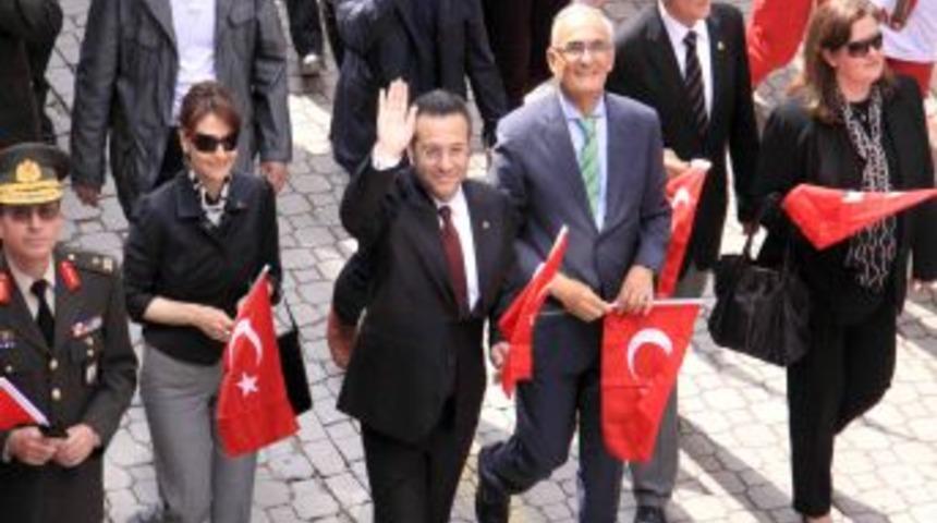 Samsun, 1919 Metre Uzunluğundaki Bayrakla Y&uuml;r&uuml;d&uuml;