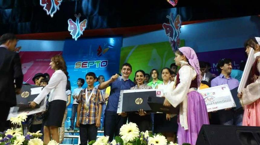 SEPTO'da Şair İbrahim Rafet Ortaokulu D&uuml;nya Birincisi