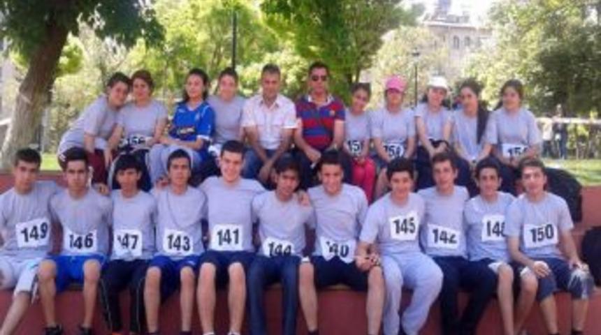 Oryantiring Yarışmalarında B&uuml;y&uuml;k &Ccedil;ekişmeler Yaşanıyor