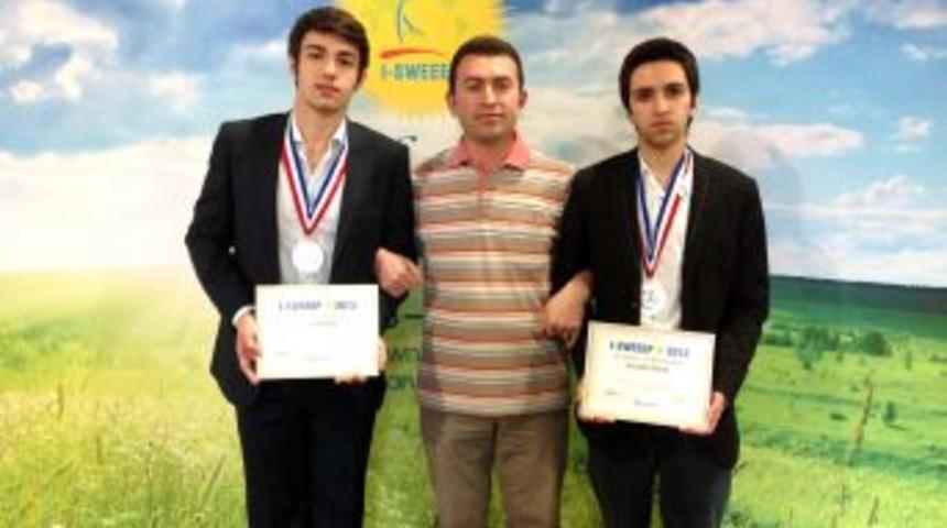 Erkul Tunag&uuml;r Anadolu Lisesi, 2 Altınla D&uuml;nya Birincisi Oldu