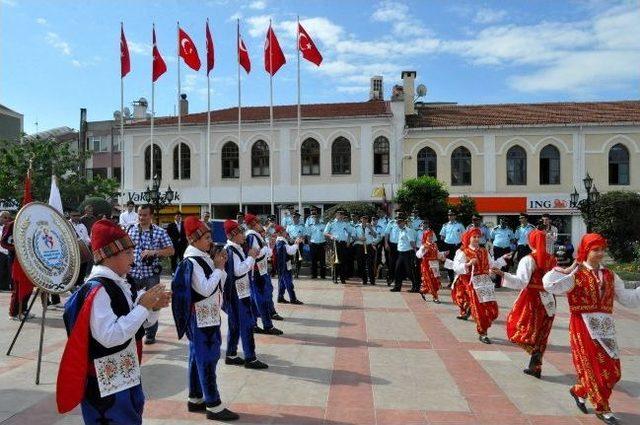 Gençlik Haftası Gençlik Yürüyüşü İle Başladı