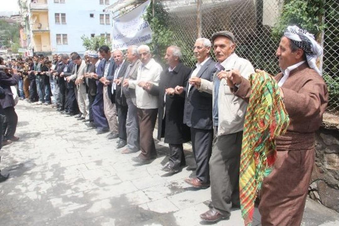 Hakkari&rsquo;de Anadil Bayramı Halaylarla Kutlandı