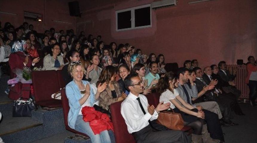 Yabancı Uyruklu &Uuml;niversiteli Gen&ccedil;lerden T&uuml;rk&ccedil;e Ş&ouml;leni