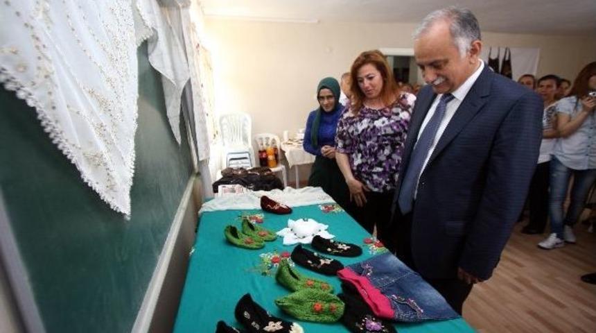 Bayraklı'da Kadınlar H&uuml;nerlerini Sergiledi