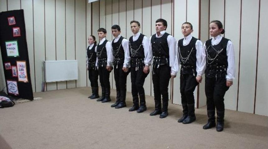 İşitme Engelli &Ouml;ğrencilerden Tiyatro G&ouml;sterisi