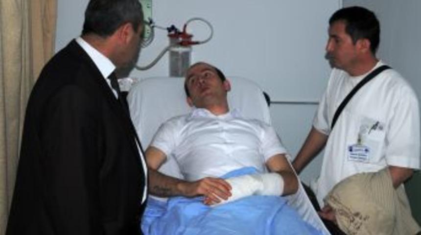 Kızgın Koca, &Ouml;nce Eşini, Ardından 112 Acil &Ccedil;alışanını Darp Etti