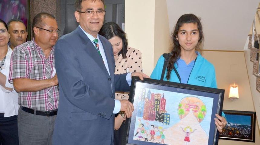 Eczacı Odası Resim Yarışmasında Dereceye Girenler &Ouml;d&uuml;llerine Kavuştu