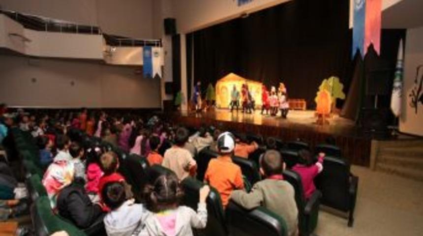 Mevsimlik Işçiler Ve Çocukları Tiyatro Ile Tanıştı