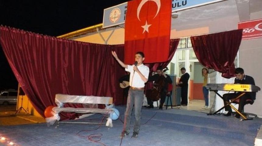 Eminlik Ortaokulundan Şiir Dinletisi