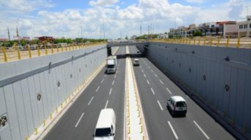 Borsa Köprülü Kavşağı Trafiğe Açıldı