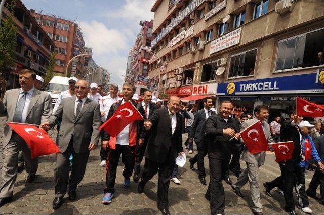 Trabzon’da Gençlik Haftası Yürüyüşü