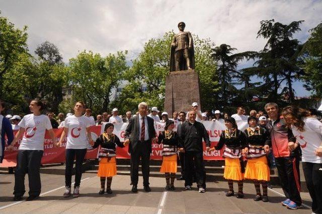 Trabzon’da Gençlik Haftası Yürüyüşü