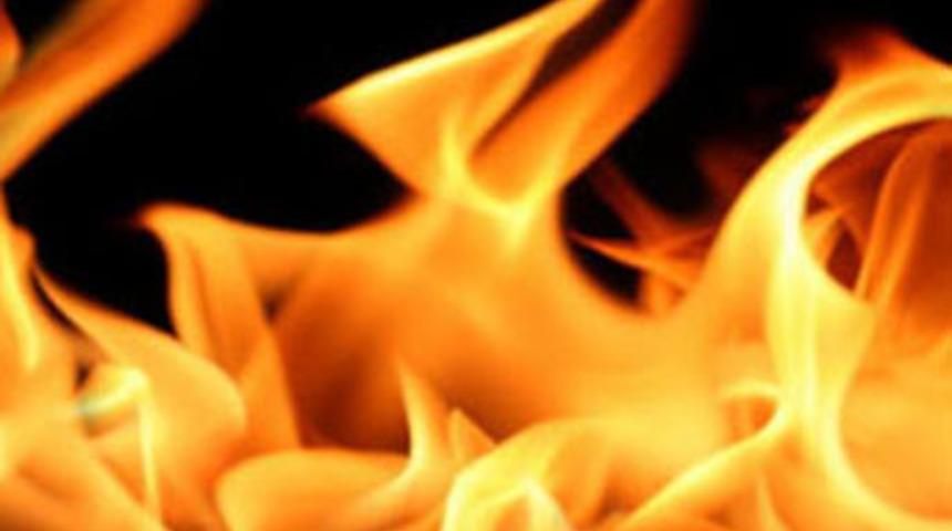 Bebeğini &ouml;nce zehirleyip sonra da yakmış!