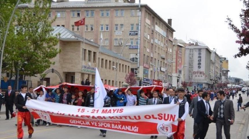 Gen&ccedil;lik Kendi Haftasında Y&uuml;r&uuml;d&uuml;