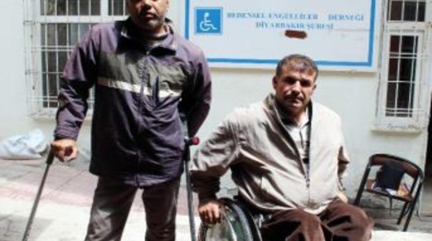 Engelli Dernekleri Engellileri Topluma Kazandırmak İ&ccedil;in Uğraşıyor