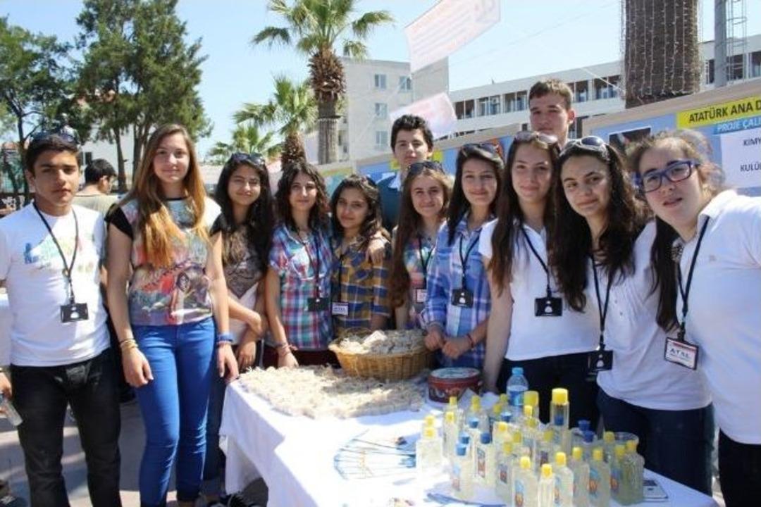 Anadolu Liselerinin Resim Sergisine B&uuml;y&uuml;k İlgi