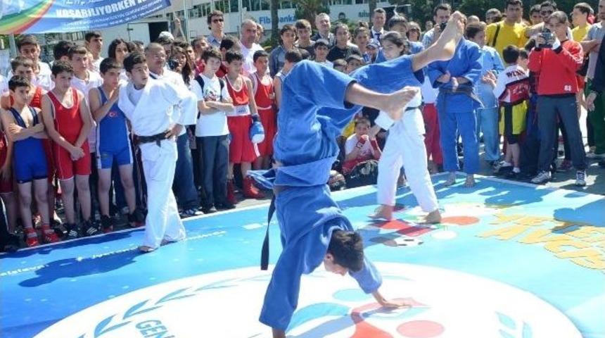 İzmir&rsquo;de &ldquo;gen&ccedil;lik Y&uuml;r&uuml;y&uuml;ş&uuml;&rdquo;