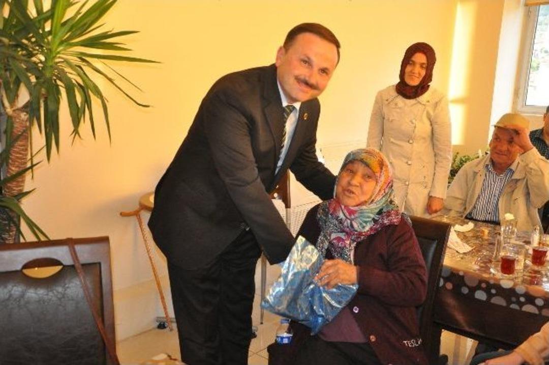 Şehit Anneleri Ve Huzurevi Sakini Anneler Unutulmadı