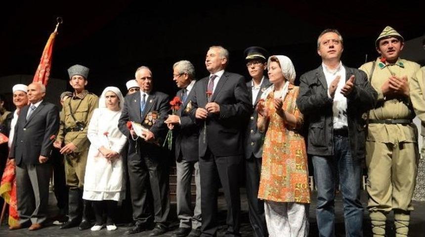 Denizli'de Tiyatro Festivali Devam Ediyor