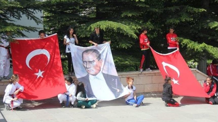 Gen&ccedil;lik Haftası Kutlamaları Başladı