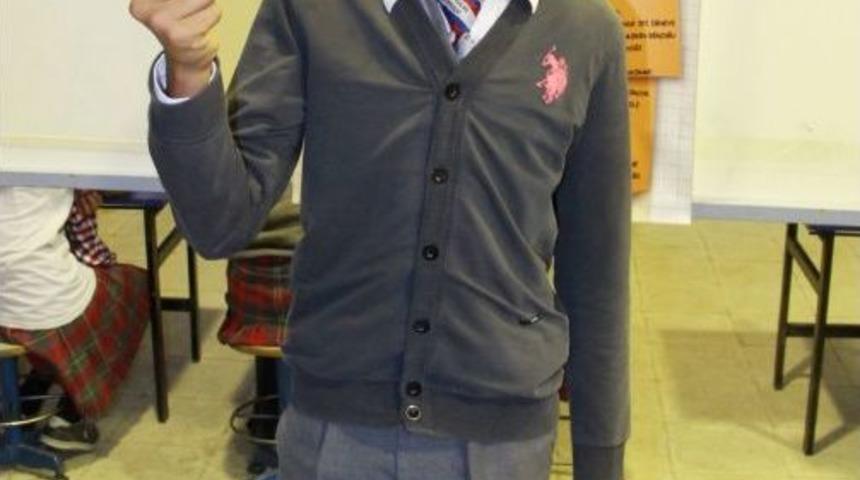 Evde Kaybolan Kumandayı Bulma Sorununa Ilk&ouml;ğretim &Ouml;ğrencisi &Ccedil;&ouml;z&uuml;m &Uuml;retti