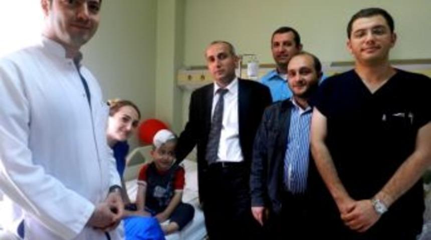 &Ccedil;om&uuml;&rsquo;de 4 Yaşındaki Hastaya Beyin Ameliyatı Yapıldı