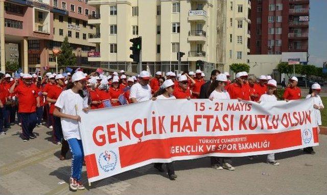 Törenler Çakıştı Gerginlik Yaşandı