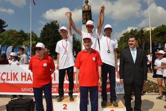 Törenler Çakıştı Gerginlik Yaşandı