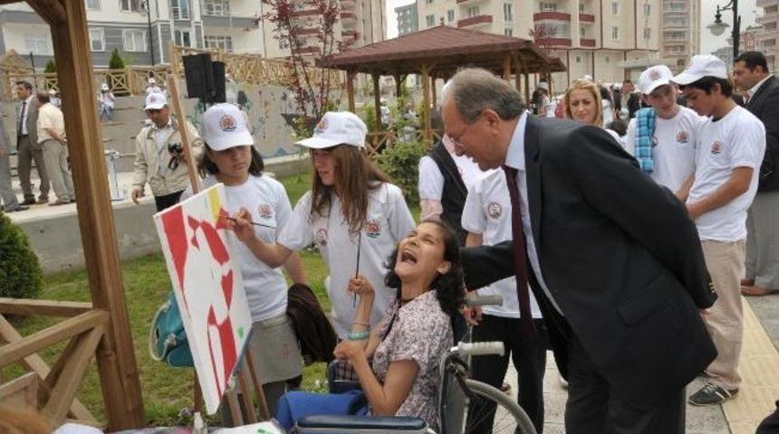 Benimle 5 Dakika Ses Getirdi