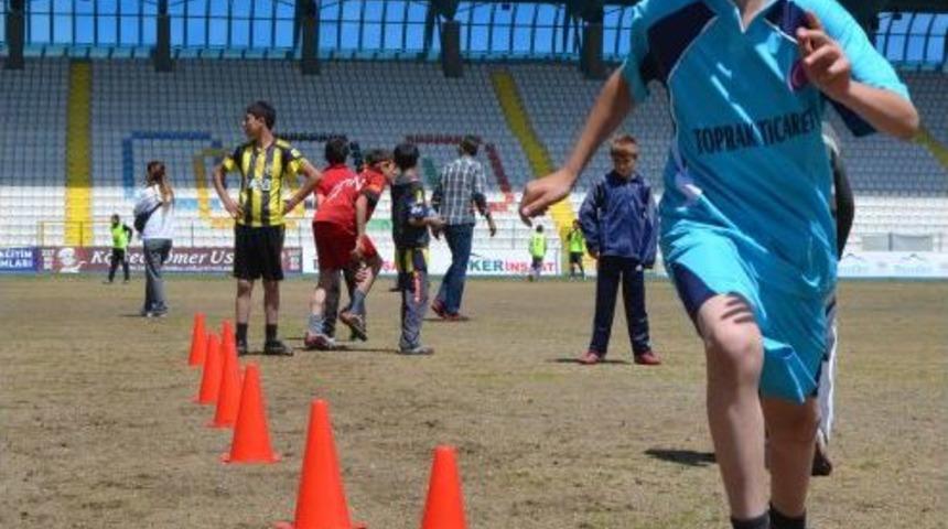 Erzurum'da Futbol Köylerine Gidecek Öğrenciler, Kıyasıya Mücadele Sergiledi
