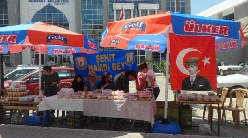 Okula Destek İ&ccedil;in Gıda Kermesi D&uuml;zenlediler