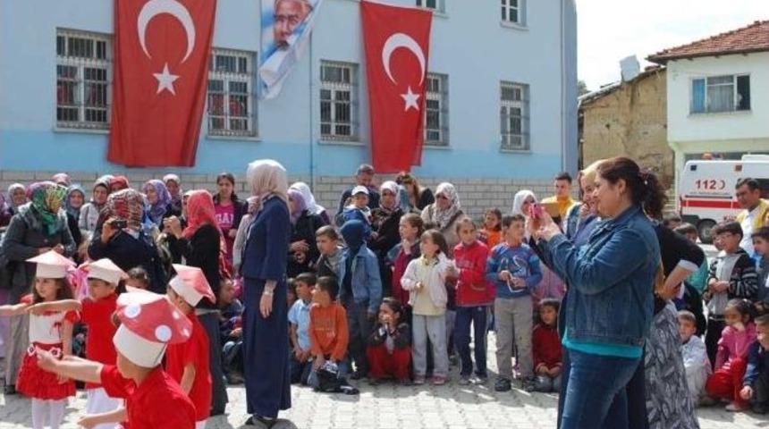 &Ouml;ğrenci Velilerinin Fotoğraf &Ccedil;ekme Telaşı
