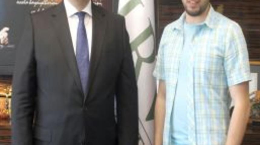 Zirve &Ouml;ğrencisi Hollywood Yolcusu